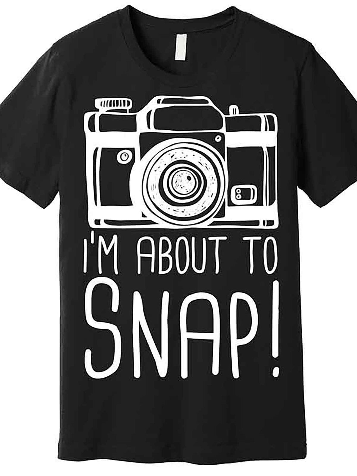 Men’s Funny Photographer Camera Graphic T-Shirt - "I'm About to Snap!" Black Cotton Short Sleeve Tee, Casual & Comfortable, Machine Washable, Perfect for Photography Enthusiasts, Casual Wear | Graphic Tee | Glossy Finish, Photographer Gifts